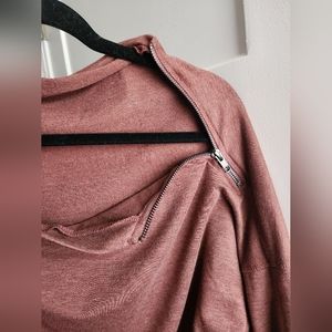 Maurices Sweater sz XL Funtional Zipper Detail